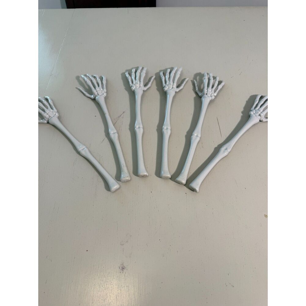 Halloween Skeleton Hand Serving Spoon Set of 6 White Plastic Party  Utensils - Picture 2 of 2